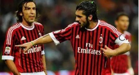 活塞122-117击败步行者，豪取13连胜，追平队史最长连胜纪录。（活塞122-117力克步行者，13连胜追平队史最长纪录）