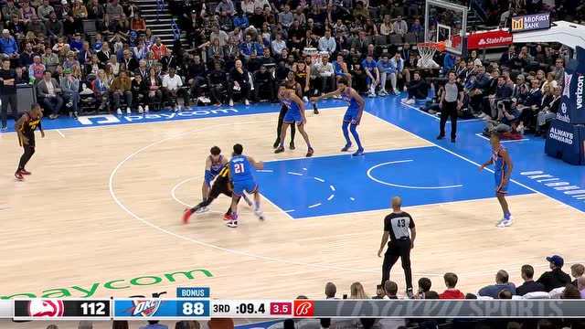 能攻能传表现不错！卡姆·斯潘塞替补5中4&三分2中2拿到10分5助（替补卡姆·斯潘塞高效发力：5投4中、三分2中2，砍下10分5助攻）