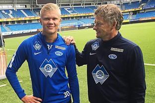 文班亚马扑防多特三分犯规，马刺挑战成功改跳球（文班亚马三分线扑防多特被判犯规，马刺挑战成功改判争球）