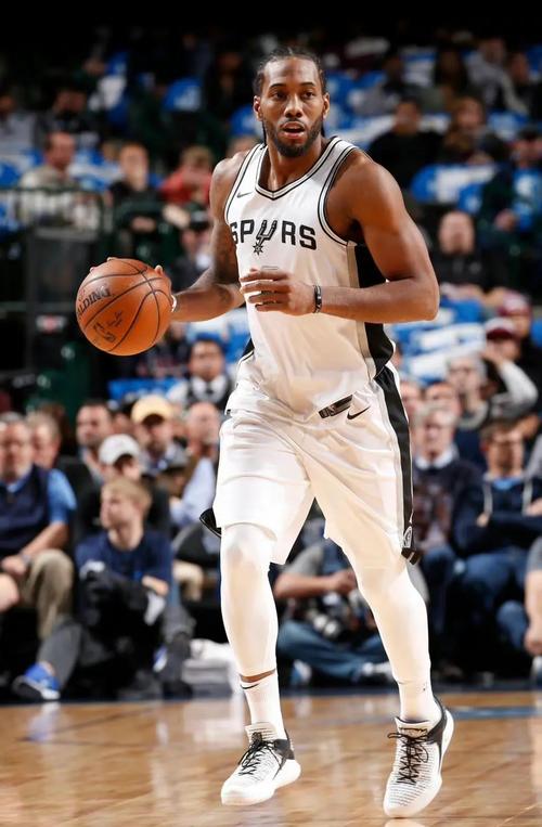 拉菲尼亚，备受关注，但他的信息很明确：“只有巴萨”（拉菲尼亚炙手可热，表态坚决：只为巴萨）