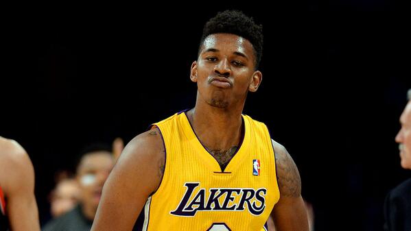 阿森纳双边锋速度极具威胁（阿森纳两翼速度杀伤力十足）