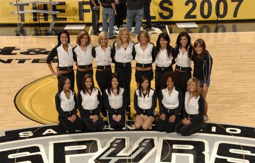 杰伦·约翰逊近5场场均30分13.8板10.8助 投篮命中率50% 3分43.8%（杰伦·约翰逊近5场准三双：场均30分13.8板10.8助，投篮50%、三分43.8%）