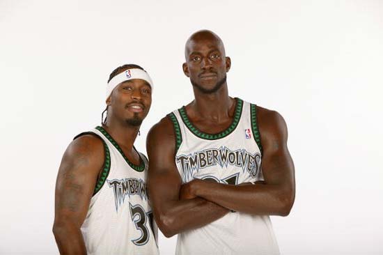 镜报：买安德森要1亿-1.2亿镑，曼联可能通过出售5人筹集资金（镜报：安德森要价1亿至1.2亿英镑，曼联或通过出售5将筹资）