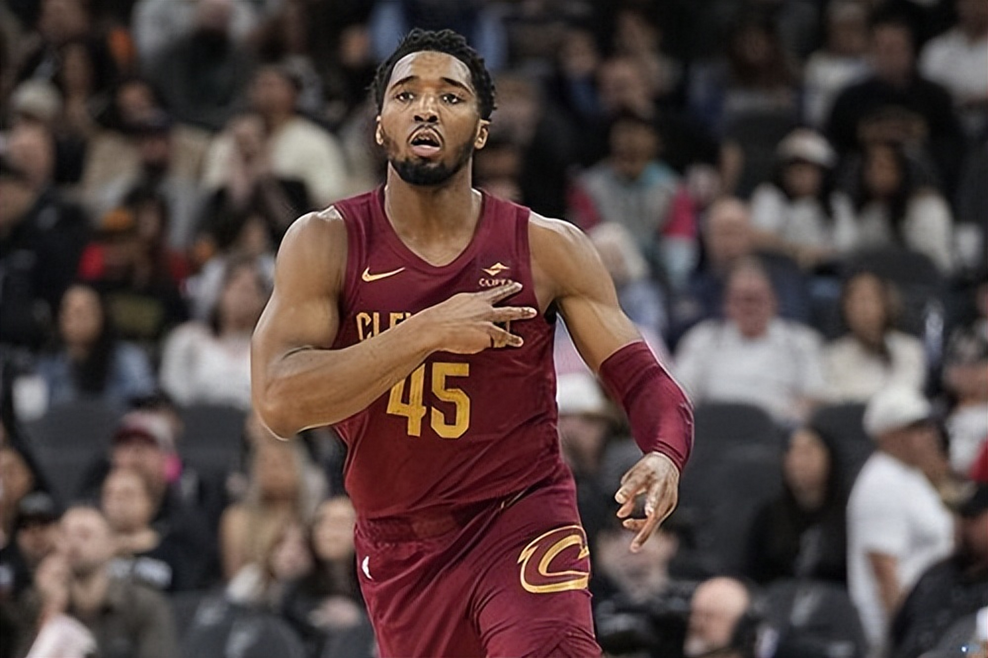 中国篮球历史新篇章！NBL合肥17分大胜CBA江苏队，易立满脸无奈（中国篮坛写下新章：NBL合肥队17分力克CBA江苏，易立面露无奈）