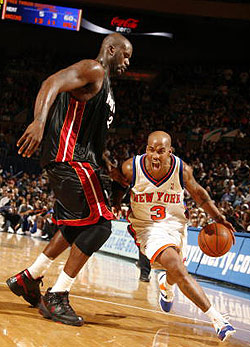 每体：阿劳霍大概率将在周中欧冠继续首发，加西亚代替孔德（每体：阿劳霍有望在周中欧冠继续首发，加西亚将出任孔德的位置）