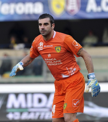 勇士双巨53分复仇太阳！库里连中关键球 追梦遭驱逐菜鸟20分立功（勇士双核合砍53分雪耻太阳！库里连中关键球 追梦被驱逐 新秀20分建功）