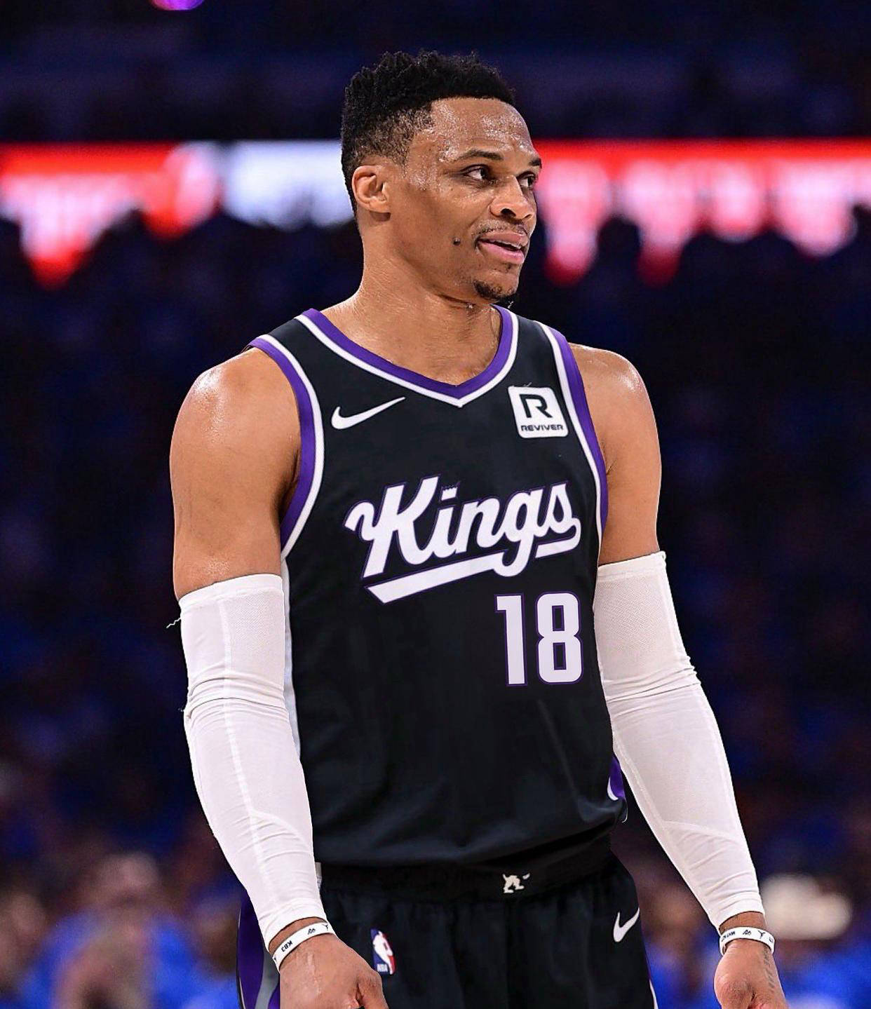 替补球员关键铲断破坏对手攻势（替补奇兵关键一铲瓦解对手进攻）